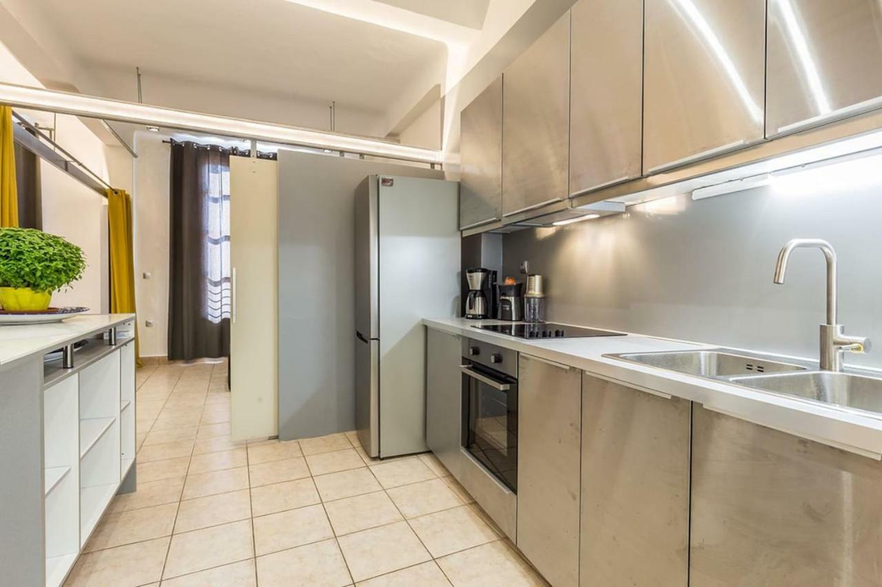 Appartamento Renovated Loft At The Center Of Monastiraki Atene Esterno foto